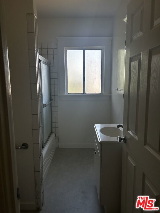 543 S Chicago Street, Los Angeles CA: https://media.crmls.org/mediaz/7bf64c48-edb2-479f-88f4-9ca4b4630bc9.jpg
