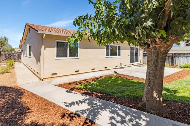 17061 Teak Court, Morgan Hill CA: https://media.crmls.org/mediaz/7bf68ed2-f490-42ba-bcf2-1c04e4792328.jpg