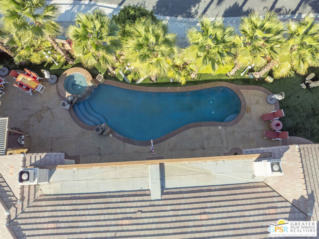 18 Calais Circle, Rancho Mirage CA: https://media.crmls.org/mediaz/7bf6aa52-69af-41d9-9be2-8310f56157ec.jpg