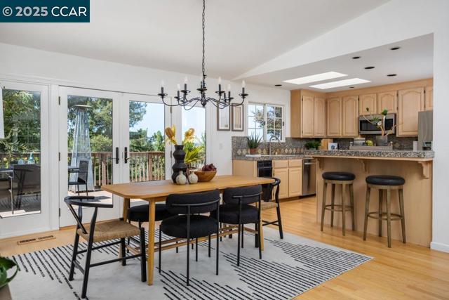2554 Mockingbird Hill Rd, Walnut Creek CA: https://media.crmls.org/mediaz/7bf6b808-56c3-4ef5-9d72-18fd2830b71a.jpg