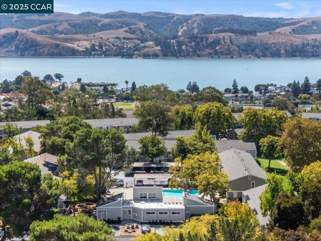 900 Southampton Rd, Benicia CA: https://media.crmls.org/mediaz/7bf6c922-89bc-42b3-86ec-f018c82b92c0.jpg