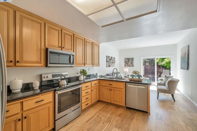 4834 Garnet Cmn, Fremont CA: https://media.crmls.org/mediaz/7bf6e6b7-a67d-4dc8-882c-27d150dac230.jpg