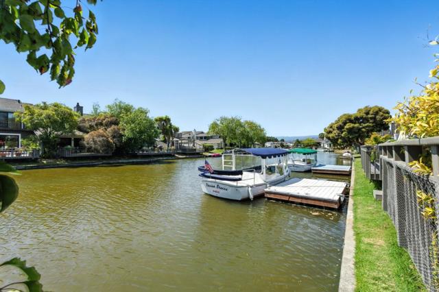 588 Marlin Court, Redwood City CA: https://media.crmls.org/mediaz/7bf71863-0c0a-4147-b7d0-c493b94327f6.jpg