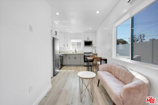 14642 Runnymede Street, Van Nuys CA: https://media.crmls.org/mediaz/7bf7259c-e9cb-4d49-805c-bbc7e3f7c12e.jpg