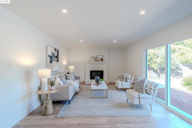 3354 S Francisco Way, Antioch CA: https://media.crmls.org/mediaz/7bf78317-57cd-4412-b404-a40a4a9dbcc0.jpg
