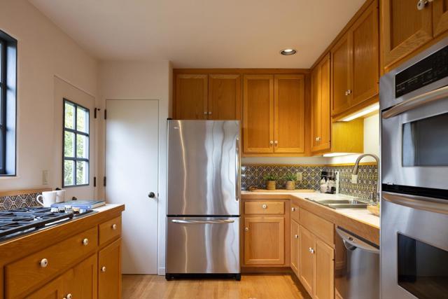 0 Carmelo 5 SE Ocean Avenue, Carmel CA: https://media.crmls.org/mediaz/7bf7974b-60e7-4124-967f-3ccc78d4cd05.jpg