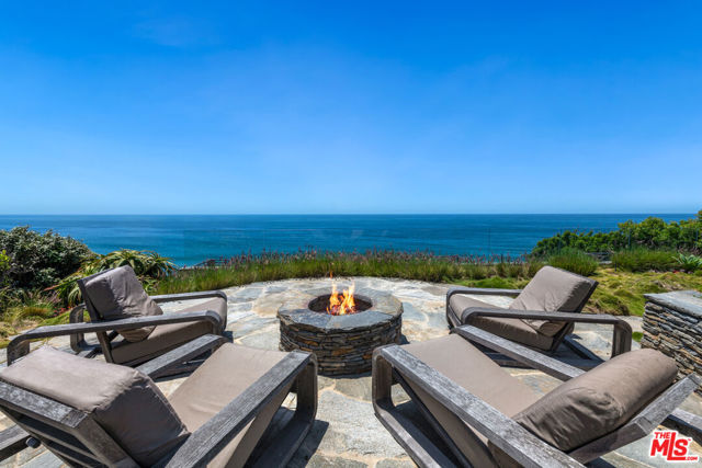 7089 Birdview Avenue, Malibu CA: https://media.crmls.org/mediaz/7bf7f653-66a1-4f31-a918-c9eb1a941205.jpg
