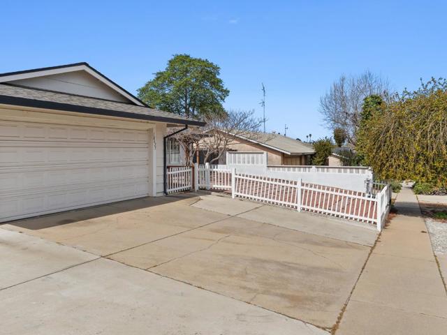 18625 Northridge Drive, Salinas CA: https://media.crmls.org/mediaz/7bf86aba-ceb1-463c-b0fc-cb7ea5b0ddf3.jpg