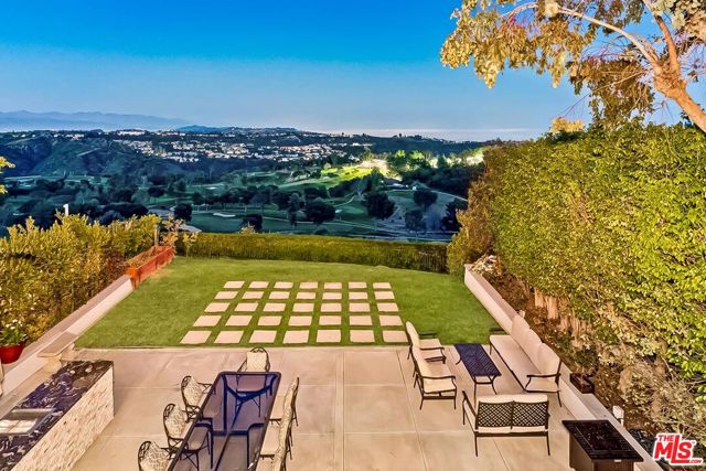 2322 Canyonback Road, Los Angeles CA: https://media.crmls.org/mediaz/7bf87223-2725-47c2-9d7f-cc93d7534d69.jpg