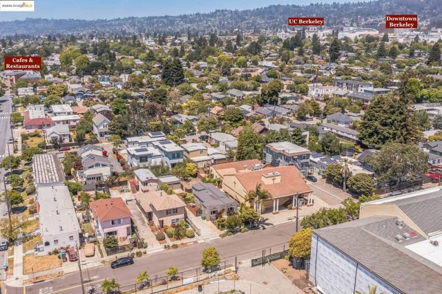 1515 Derby St, Berkeley CA: https://media.crmls.org/mediaz/7bf8e48c-2543-4159-ae87-329d599e506f.jpg