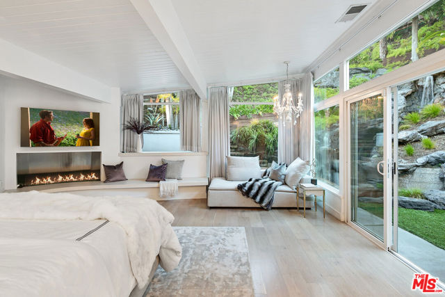 1415 Braeridge Drive, Beverly Hills CA: https://media.crmls.org/mediaz/7bf8f902-4356-4fc7-a7df-2e34fbd455cb.jpg