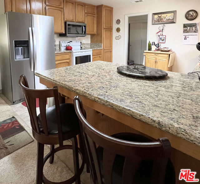 31229 Rolling Meadow Court, Coarsegold CA: https://media.crmls.org/mediaz/7bf96439-453b-4cd1-8211-840bc0fff0de.jpg