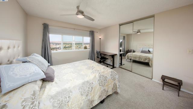 2617 Star Tree Ct, Martinez CA: https://media.crmls.org/mediaz/7bf9c2a7-a9c8-426c-9d40-2f6a5c7acb42.jpg
