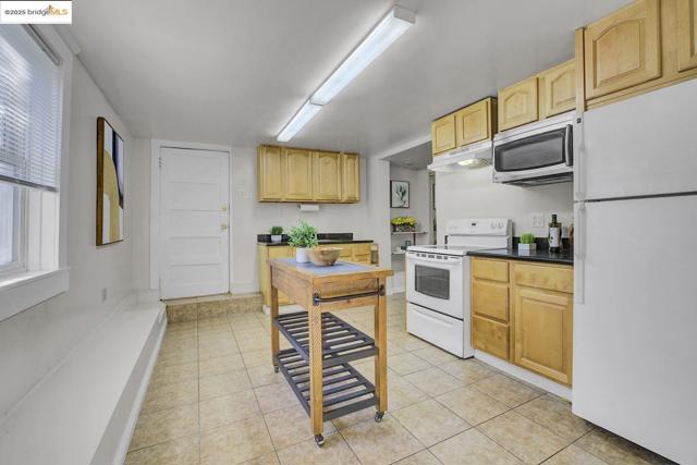 2406 10th, Berkeley CA: https://media.crmls.org/mediaz/7bf9f57b-2e1c-423f-8791-204209574dbf.jpg