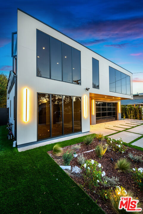 4906 Van Noord Avenue, Sherman Oaks CA: https://media.crmls.org/mediaz/7bfa03a9-773b-4f9b-9a8b-6adbbe240740.jpg