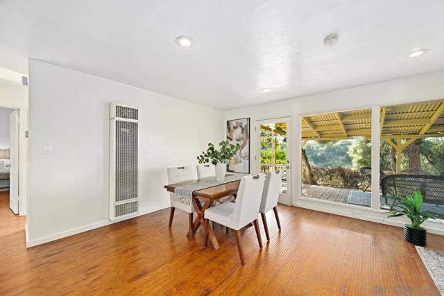 6371 Celia Vista Dr, San Diego CA: https://media.crmls.org/mediaz/7bfa2be3-2922-4506-a839-e4a164d26869.jpg