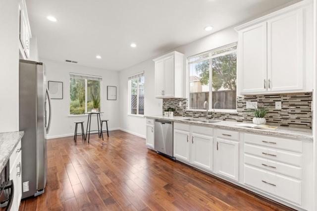 325 Toscana Way, Hayward CA: https://media.crmls.org/mediaz/7bfa4246-4c3c-4a95-b875-07c09d23677b.jpg