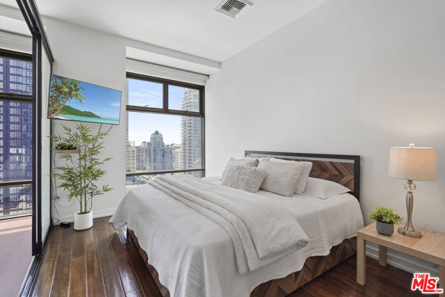 801 S Grand Avenue, Los Angeles CA: https://media.crmls.org/mediaz/7bfb4c4d-1568-4c6f-993d-cac7d8d3166d.jpg