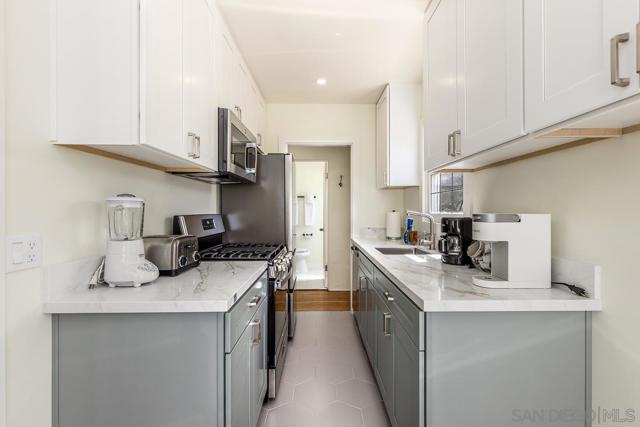 2136 Paseo Dorado, La Jolla CA: https://media.crmls.org/mediaz/7bfb99df-a75f-473a-9cbb-99abe0f152c6.jpg