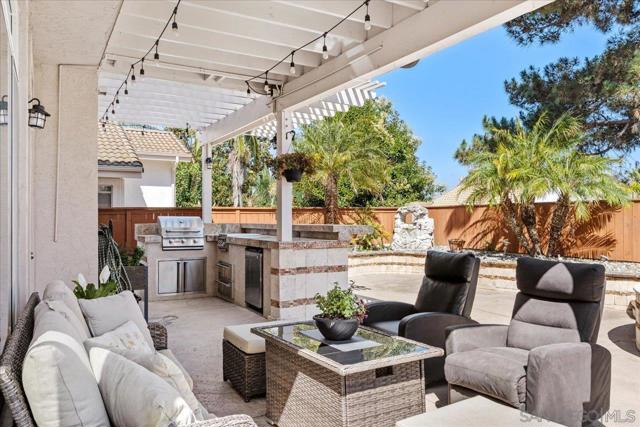 2412 Starlight Gln, Escondido CA: https://media.crmls.org/mediaz/7bfbbebe-e0e0-454d-a6a2-175989ac8287.jpg