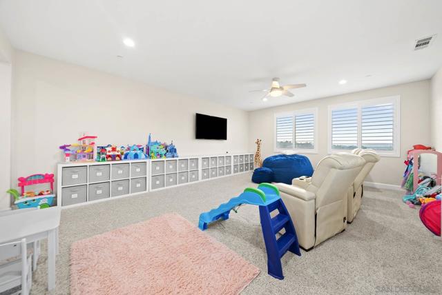 542 Adobe Estates Dr, Vista CA: https://media.crmls.org/mediaz/7bfc06f7-e503-4e8e-9741-cff3e31b1d16.jpg