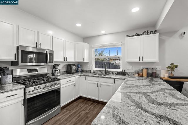 1627 Livingston Ln, Richmond CA: https://media.crmls.org/mediaz/7bfc2993-5c9d-42ea-926c-6e2527f3b9eb.jpg