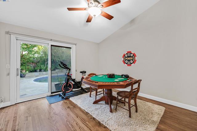 7872 Meadowbrook Ct, Pleasanton CA: https://media.crmls.org/mediaz/7bfcf264-f164-4446-b4ec-02f031cf2965.jpg