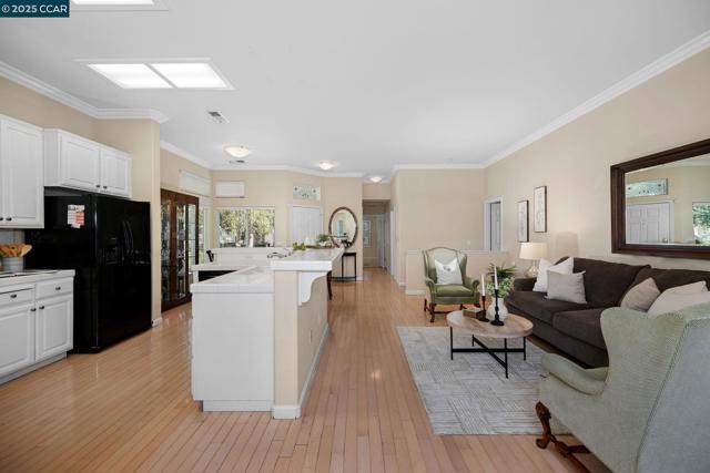 95 Goldspur Way, Brentwood CA: https://media.crmls.org/mediaz/7bfd41cd-b335-4d5e-ae6f-e259a80ab304.jpg