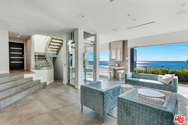25423 Malibu Road, Malibu CA: https://media.crmls.org/mediaz/7bfd4fc3-246f-4fae-9d1b-fe36494c7319.jpg
