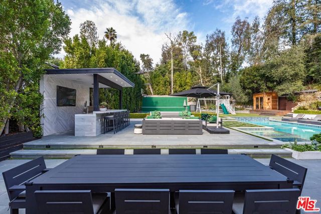 9823 Cardigan Place, Beverly Hills CA: https://media.crmls.org/mediaz/7bfd570b-7ca4-41f8-8f44-ee62eedc921e.jpg