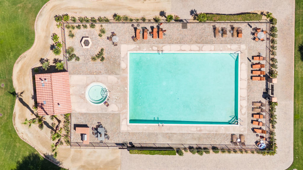 https://media.crmls.org/mediaz/7bfda5c2-3f5e-4477-81f2-c30a90299798.jpg?preset=X-Large