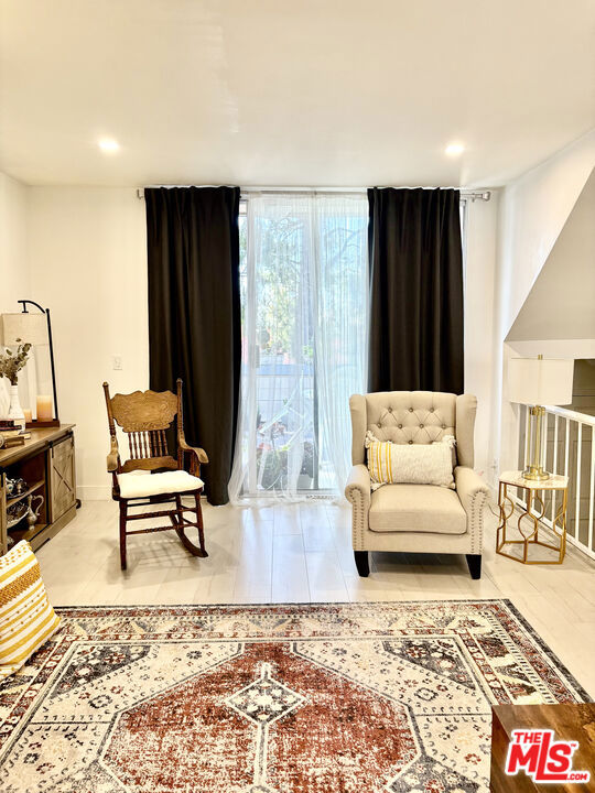 9901 Independence Avenue, Chatsworth CA: https://media.crmls.org/mediaz/7bfe5ffc-5b66-4e31-8908-38c1f9877685.jpg