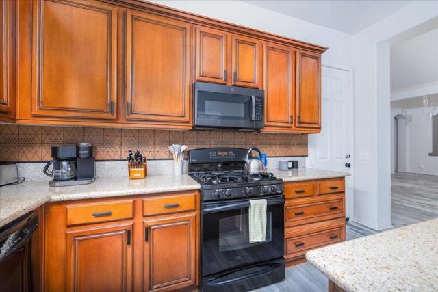 Image 15 of 61 For 49645 Redford Way