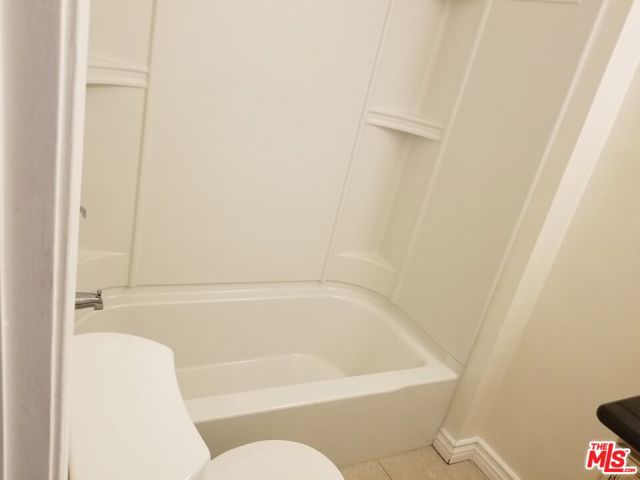 11059 CALIFA Street photo 16