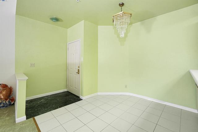 1280 Stanhope Ln, Hayward CA: https://media.crmls.org/mediaz/7bff3992-75b4-4883-8ced-ab8349cf2ea9.jpg