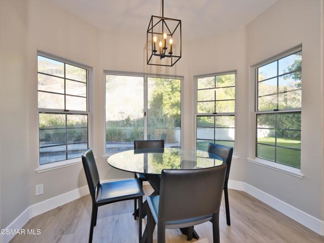 2461 Kirsten Lee Drive, Westlake Village CA: https://media.crmls.org/mediaz/7bff6122-24a3-4053-84e9-be0f2aec578d.jpg