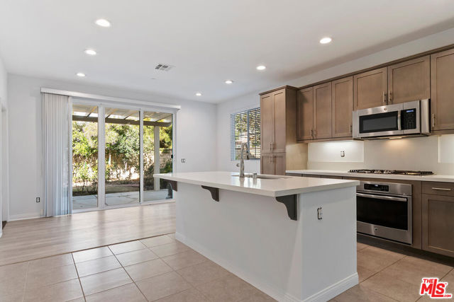 291 Santa Susana Road, Camarillo CA: https://media.crmls.org/mediaz/7bffffc7-762a-4a64-835a-6559d9cbe0d1.jpg