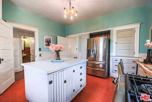 132 N Avenue 57, Los Angeles CA: https://media.crmls.org/mediaz/7c0056f9-d3c8-4709-97e3-799c262c877f.jpg