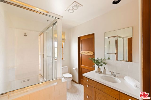 306 AMALFI Drive, Santa Monica CA: https://media.crmls.org/mediaz/7c005f90-35c0-4b84-90bc-e891ffa7b43d.jpg