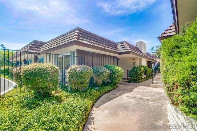 4402 Collwood Ln, San Diego CA: https://media.crmls.org/mediaz/7c00701b-82ab-407f-830c-4dbd98fea822.jpg