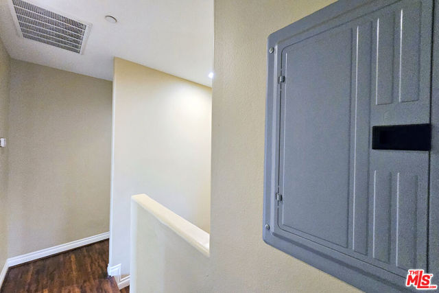 1434 Ricardo St, Los Angeles CA: https://media.crmls.org/mediaz/7c007d6d-edbe-4d23-a515-fb8f5655c35f.jpg