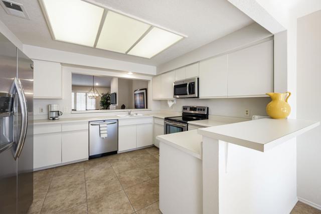 357 Desert Falls E Drive, Palm Desert CA: https://media.crmls.org/mediaz/7c008f96-3e8c-4965-ba0e-3360b233dd4d.jpg