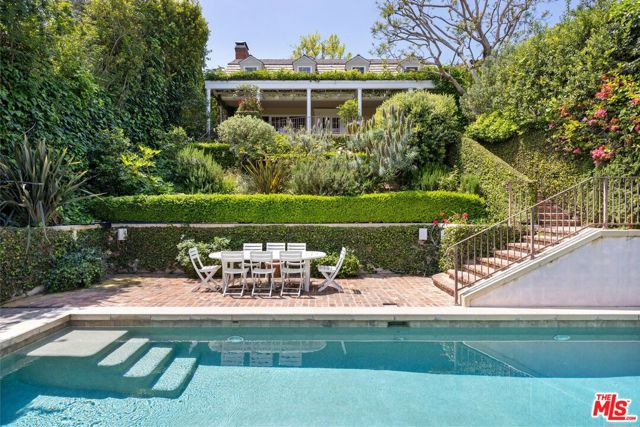 12309 9th Helena Drive, Los Angeles CA: https://media.crmls.org/mediaz/7c009150-d00a-406b-adfa-b5af194939a0.jpg