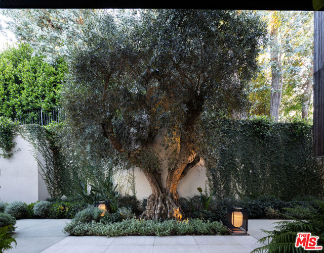5 Bed Home for Sale in Los Angeles, California