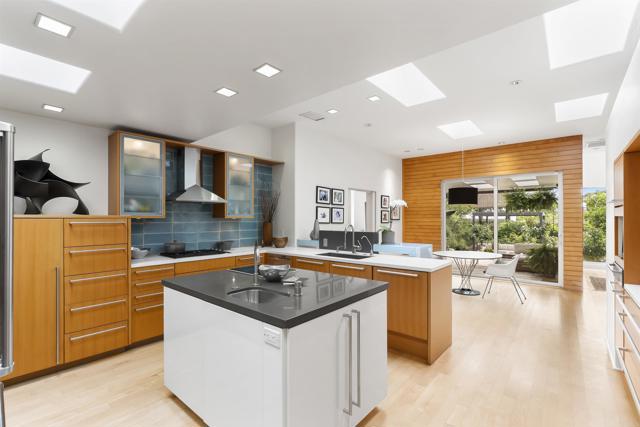 Detail Gallery Image 25 of 58 For 6028 Beaumont Ave, La Jolla,  CA 92037 - 5 Beds | 4 Baths