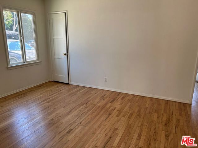 1444 Yale Street, Santa Monica CA: https://media.crmls.org/mediaz/7c0163f7-2514-492b-8138-6aab7182cf6a.jpg