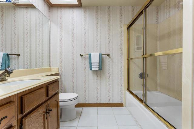 6444 Boone Dr, Castro Valley CA: https://media.crmls.org/mediaz/7c01a7fd-f463-4f22-9915-2cc9928107bd.jpg