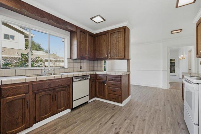 915 Berry Avenue, Los Altos CA: https://media.crmls.org/mediaz/7c01cab1-6ee7-417e-82cb-027f1c896f8c.jpg