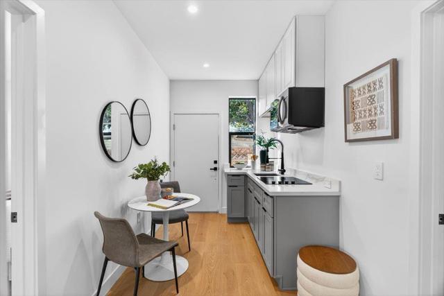 747 W Washington Avenue, Sunnyvale CA: https://media.crmls.org/mediaz/7c028aa7-176f-40ad-b2ae-5c36df7af915.jpg