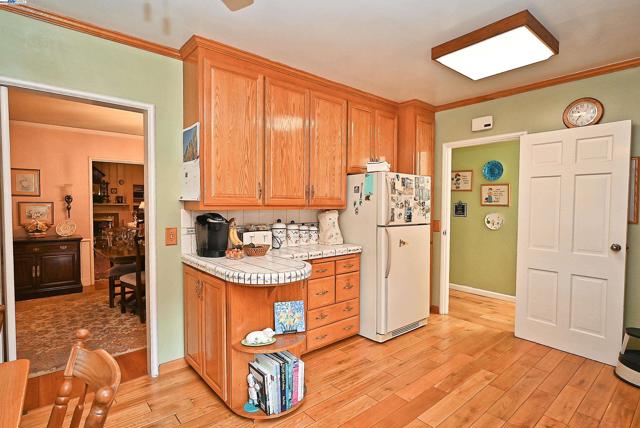 1380 E Juana Ave, San Leandro CA: https://media.crmls.org/mediaz/7c02f459-4e26-4658-afcb-bfcfdc9da27d.jpg